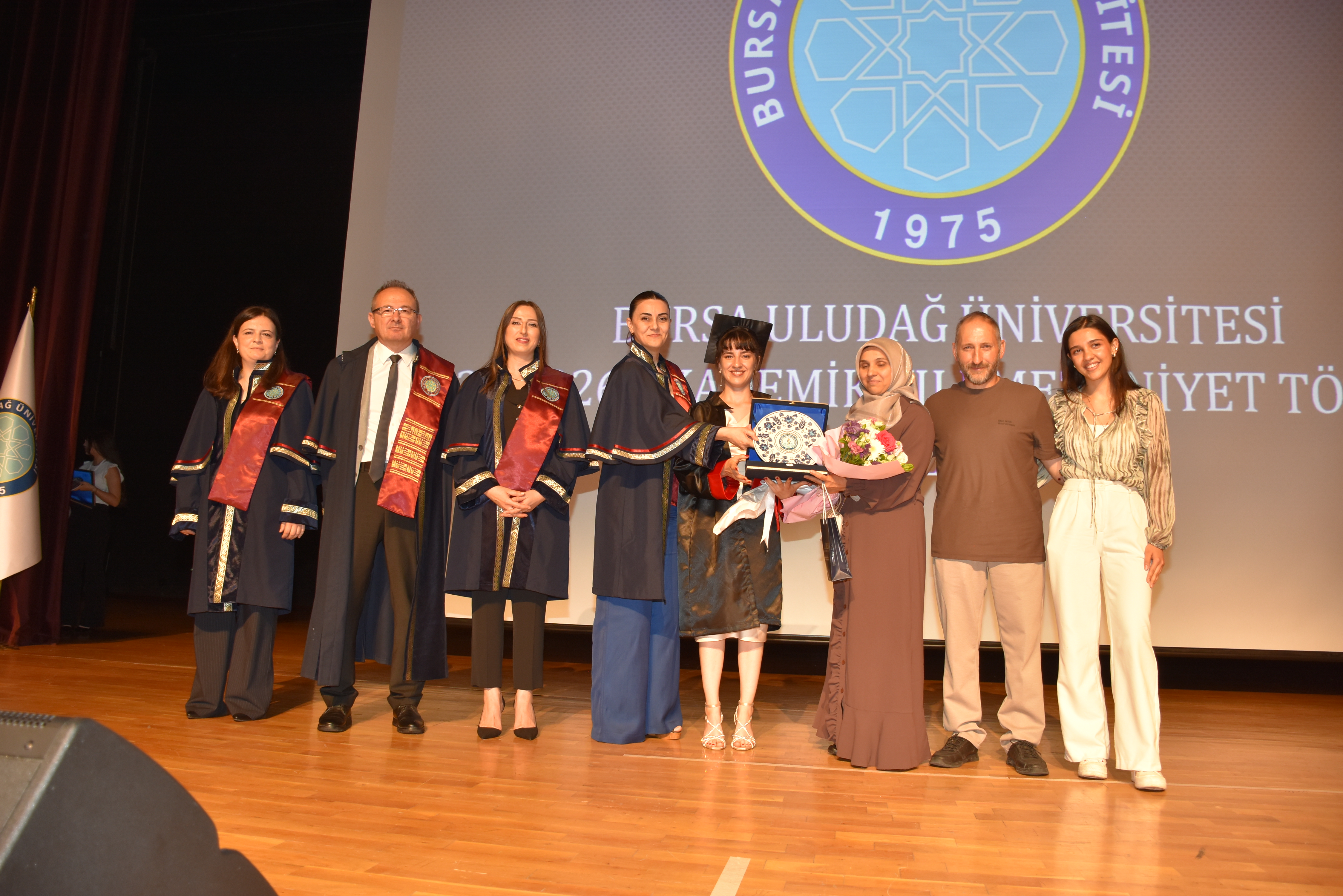 MESLEK YÜKSEKOKULUMUZDA 2026 MEZUNİYET SEVİNCİ